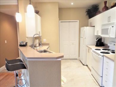 Sarasota Vacation Condo Sleeps 4 Guests in a Gated Community