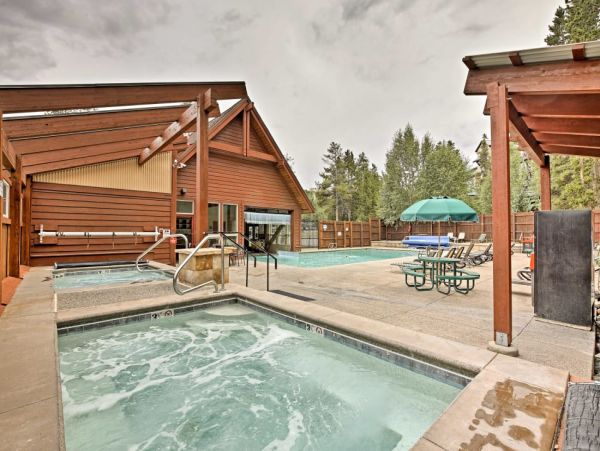 Breckenridge Condo with Communal Pool & Spa Sleeps 8