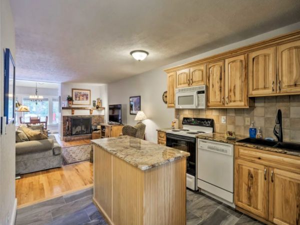 Breckenridge Condo with Communal Pool & Spa Sleeps 8