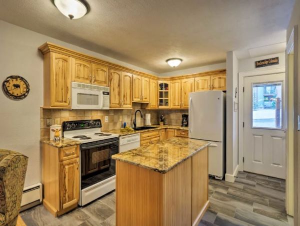 Breckenridge Condo with Communal Pool & Spa Sleeps 8