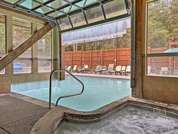 Breckenridge Condo with Communal Pool & Spa Sleeps 8