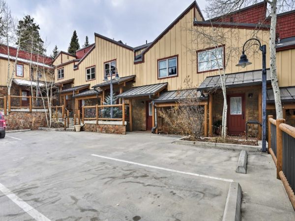 Breckenridge Condo with Communal Pool & Spa Sleeps 8