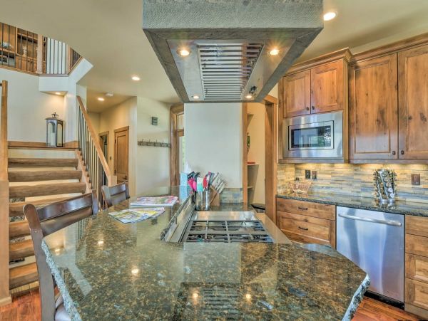 Fairplay 4 Bedroom Home with Fitness Room and Sauna