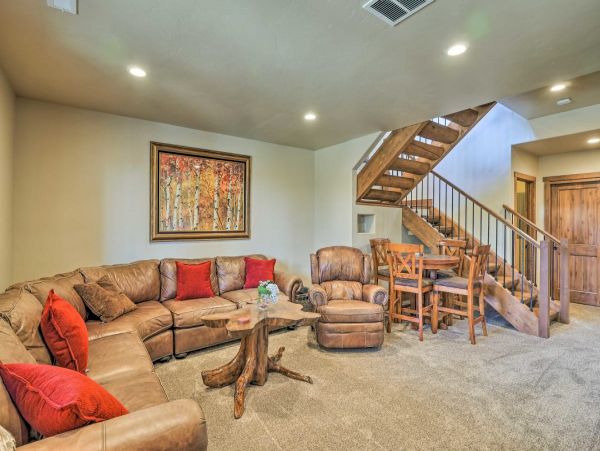 Fairplay 4 Bedroom Home with Fitness Room and Sauna