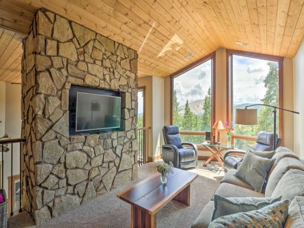 Fairplay 4 Bedroom Home with Fitness Room and Sauna
