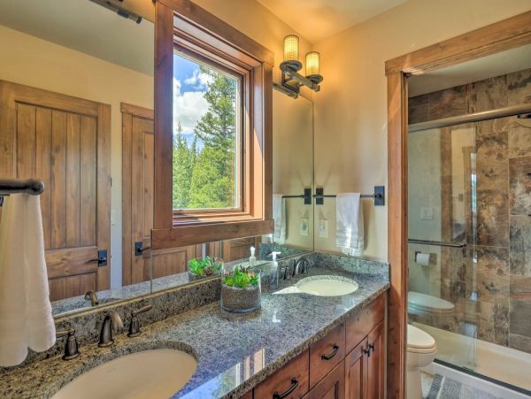 Fairplay 4 Bedroom Home with Fitness Room and Sauna