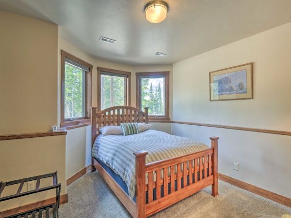 Fairplay 4 Bedroom Home with Fitness Room and Sauna
