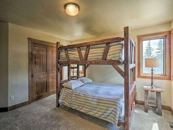 Fairplay 4 Bedroom Home with Fitness Room and Sauna