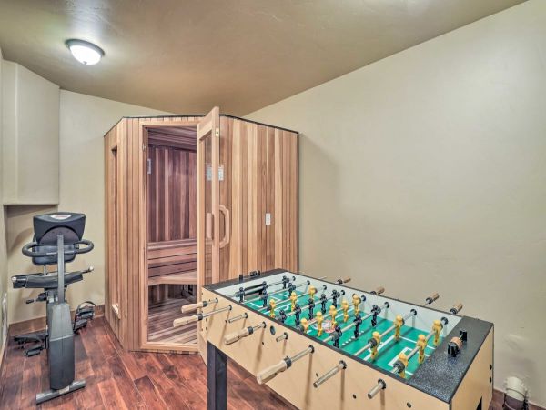 Fairplay 4 Bedroom Home with Fitness Room and Sauna