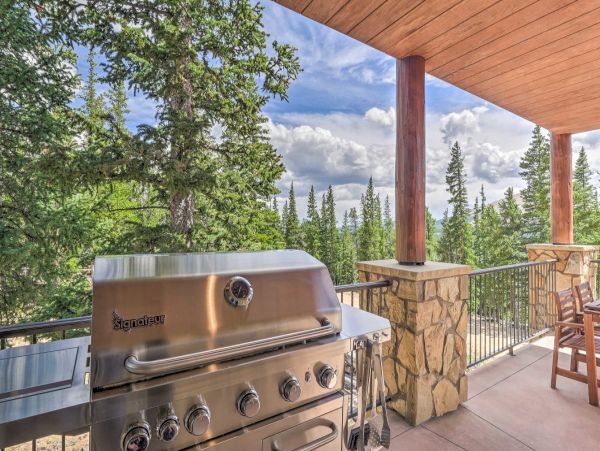 Fairplay 4 Bedroom Home with Fitness Room and Sauna
