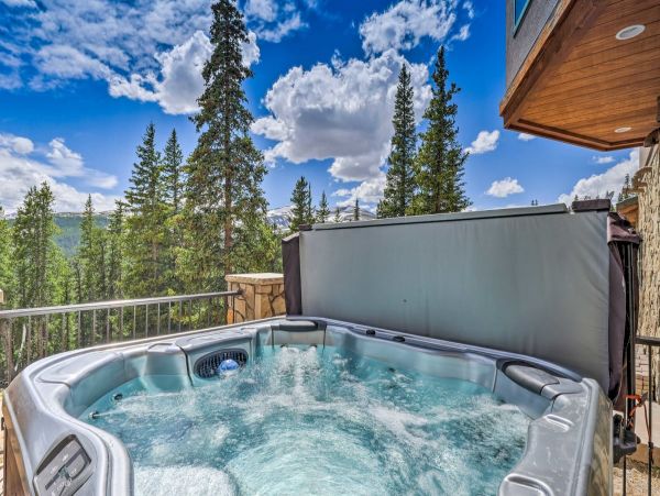Fairplay 4 Bedroom Home with Fitness Room and Sauna