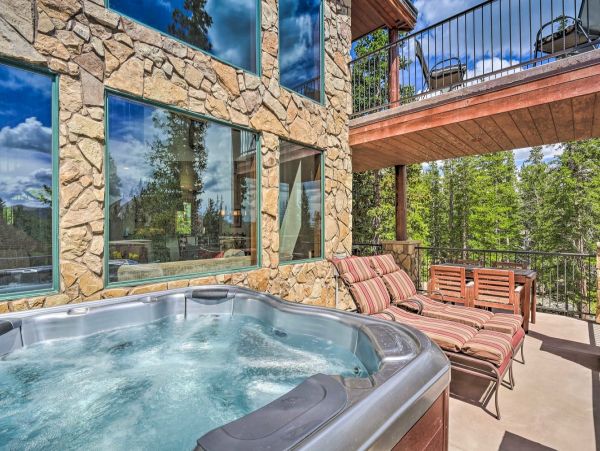 Fairplay 4 Bedroom Home with Fitness Room and Sauna