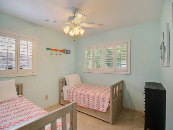 Walk to Beach Three Bedroom Vacation Home in Siesta Key