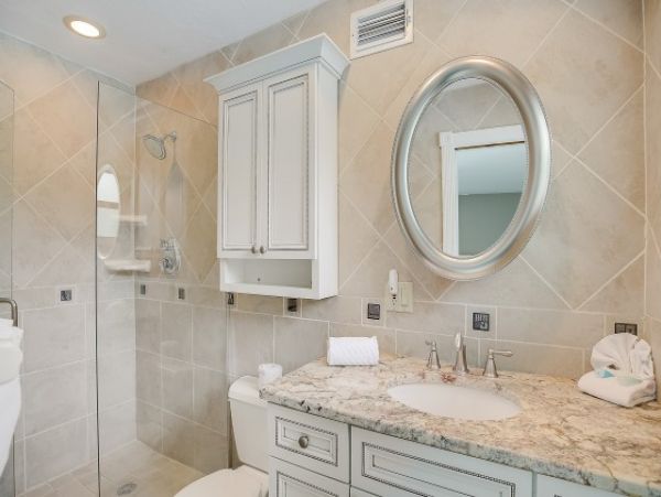 Walk to Beach Three Bedroom Vacation Home in Siesta Key