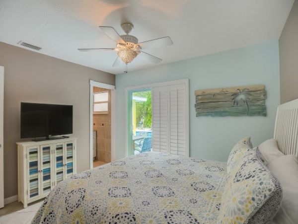 Walk to Beach Three Bedroom Vacation Home in Siesta Key