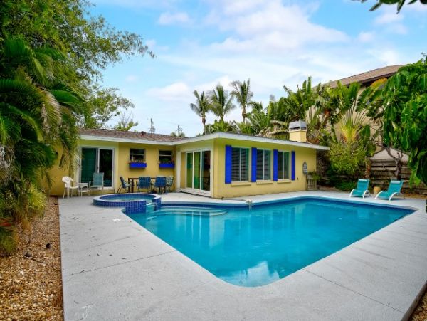 Walk to Beach Three Bedroom Vacation Home in Siesta Key