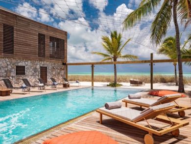 Luxury Oceanfront Vacation Home in Turks & Caicos Sleeps 16