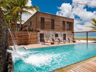 Luxury Oceanfront Vacation Home in Turks & Caicos Sleeps 16