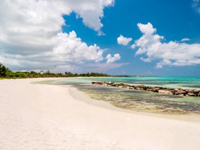 Luxury Oceanfront Vacation Home in Turks & Caicos Sleeps 16