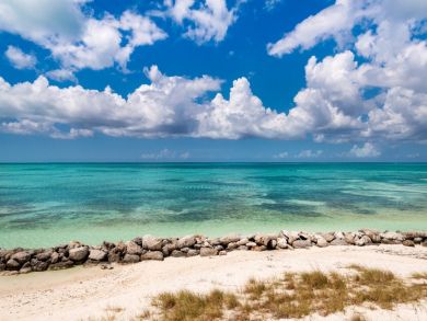 Luxury Oceanfront Vacation Home in Turks & Caicos Sleeps 16