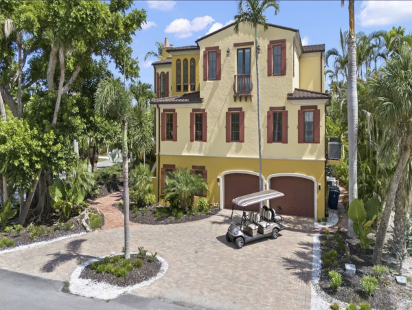 150 yards to the Beach Six Bedroom  Luxury Vacation Home in Captiva