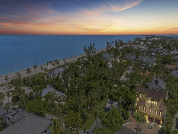 150 yards to the Beach Six Bedroom  Luxury Vacation Home in Captiva