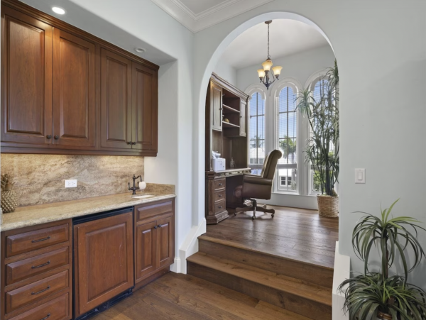 150 yards to the Beach Six Bedroom  Luxury Vacation Home in Captiva
