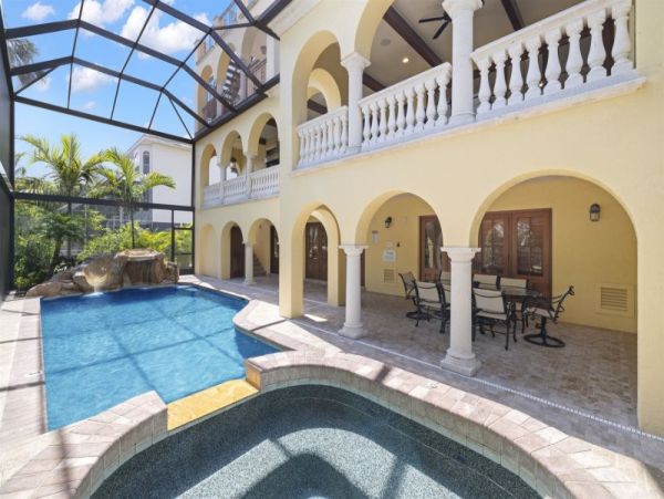 150 yards to the Beach Six Bedroom  Luxury Vacation Home in Captiva
