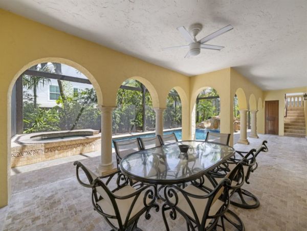 150 yards to the Beach Six Bedroom  Luxury Vacation Home in Captiva
