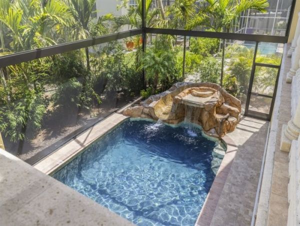 150 yards to the Beach Six Bedroom  Luxury Vacation Home in Captiva