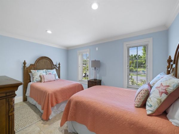 150 yards to the Beach Six Bedroom  Luxury Vacation Home in Captiva