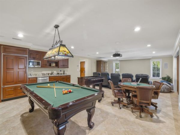 150 yards to the Beach Six Bedroom  Luxury Vacation Home in Captiva