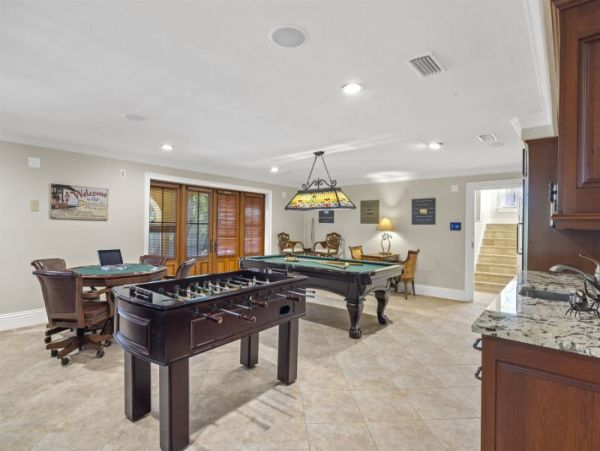 150 yards to the Beach Six Bedroom  Luxury Vacation Home in Captiva