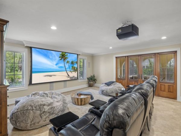 150 yards to the Beach Six Bedroom  Luxury Vacation Home in Captiva