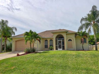 Cape Coral Vacation Rental Sleeps Six Guests
