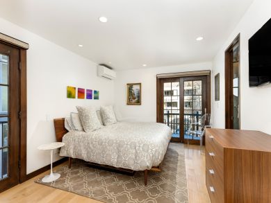 Luxurious Three Bedroom Home Walk to Aspen Mountain