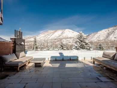 Aspen Three Bedroom Penthouse Sleeps Six Guests