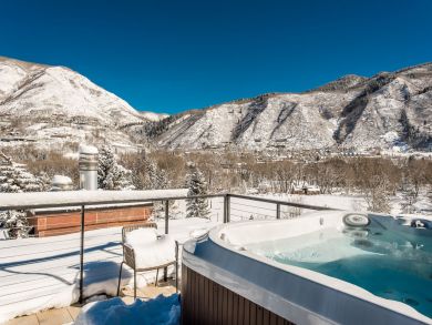 Aspen Three Bedroom Penthouse Sleeps Six Guests