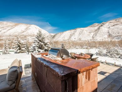 Aspen Three Bedroom Penthouse Sleeps Six Guests