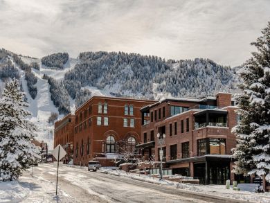 Aspen Three Bedroom Penthouse Sleeps Six Guests