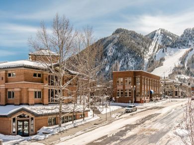 Aspen Three Bedroom Penthouse Sleeps Six Guests