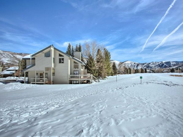 Avon Upscale Six Bedroom Home Rental Sleeps Fourteen Guests