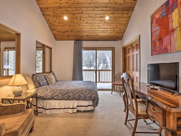 Avon Upscale Six Bedroom Home Rental Sleeps Fourteen Guests