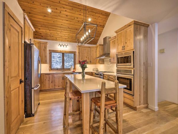 Avon Upscale Six Bedroom Home Rental Sleeps Fourteen Guests