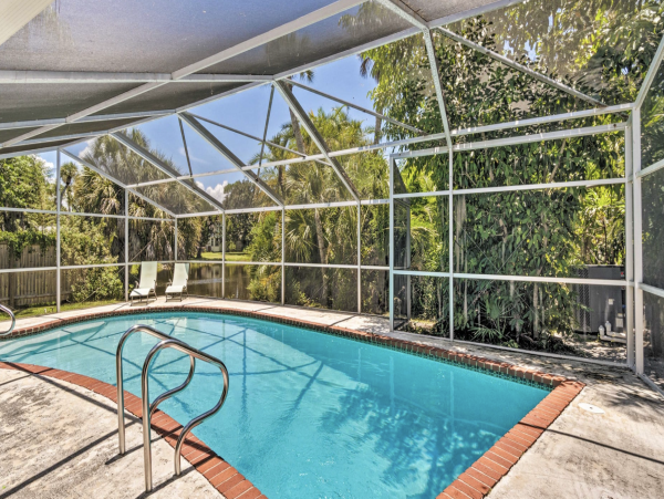 Walk to Beach Three Bedroom Pool Home in Siesta Key