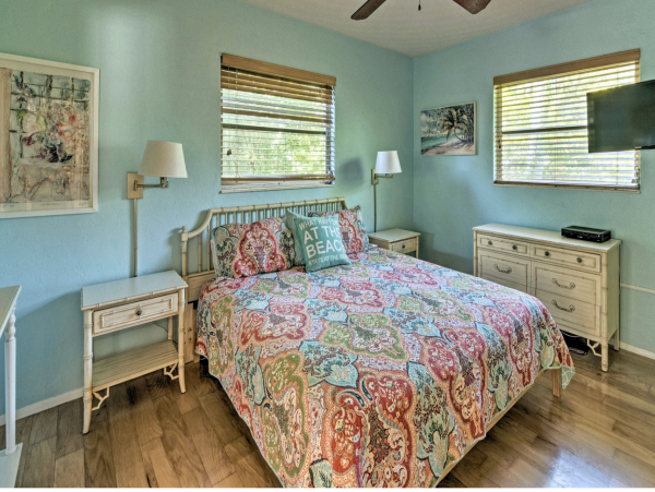 Walk to Beach Three Bedroom Pool Home in Siesta Key