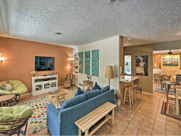 Walk to Beach Three Bedroom Pool Home in Siesta Key
