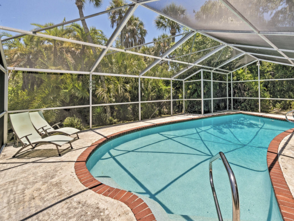 Walk to Beach Three Bedroom Pool Home in Siesta Key