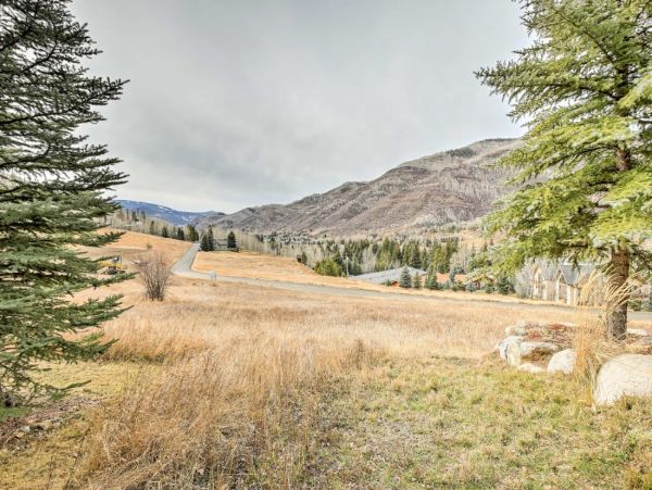 Walk to Lifts Two Bedroom Vacation Home with Private Sauna