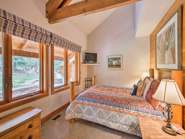 Walk to Lifts Two Bedroom Vacation Home with Private Sauna